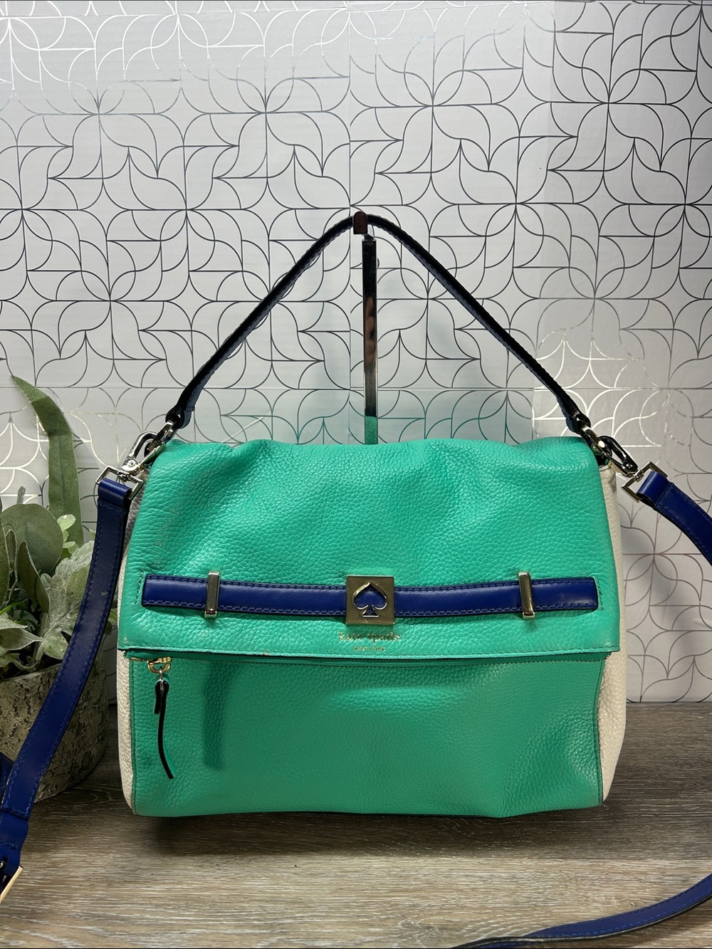 4686 kate spade Beige Tote with Teal 074686